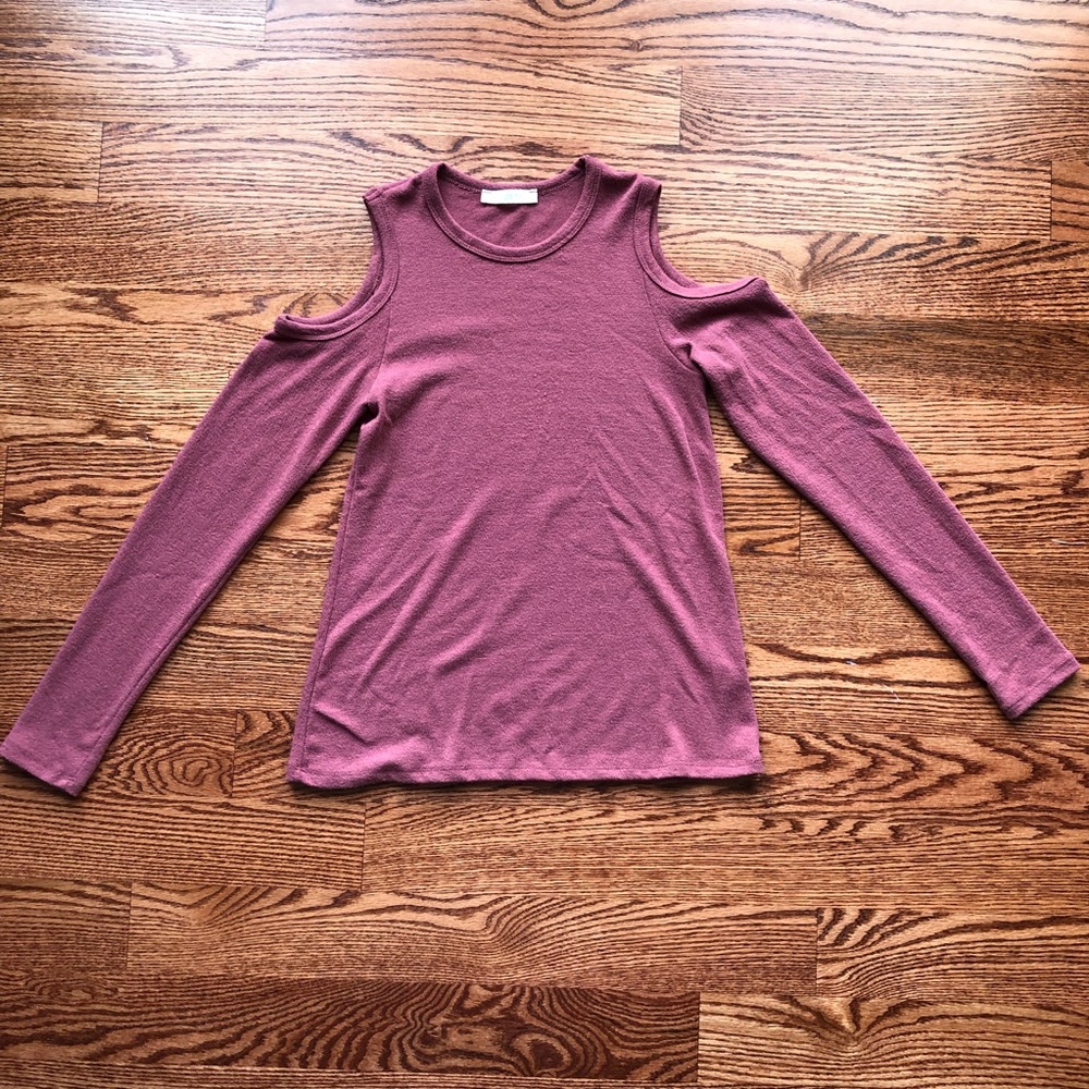 August Moon Bryahn Cold Shoulder Knit Top